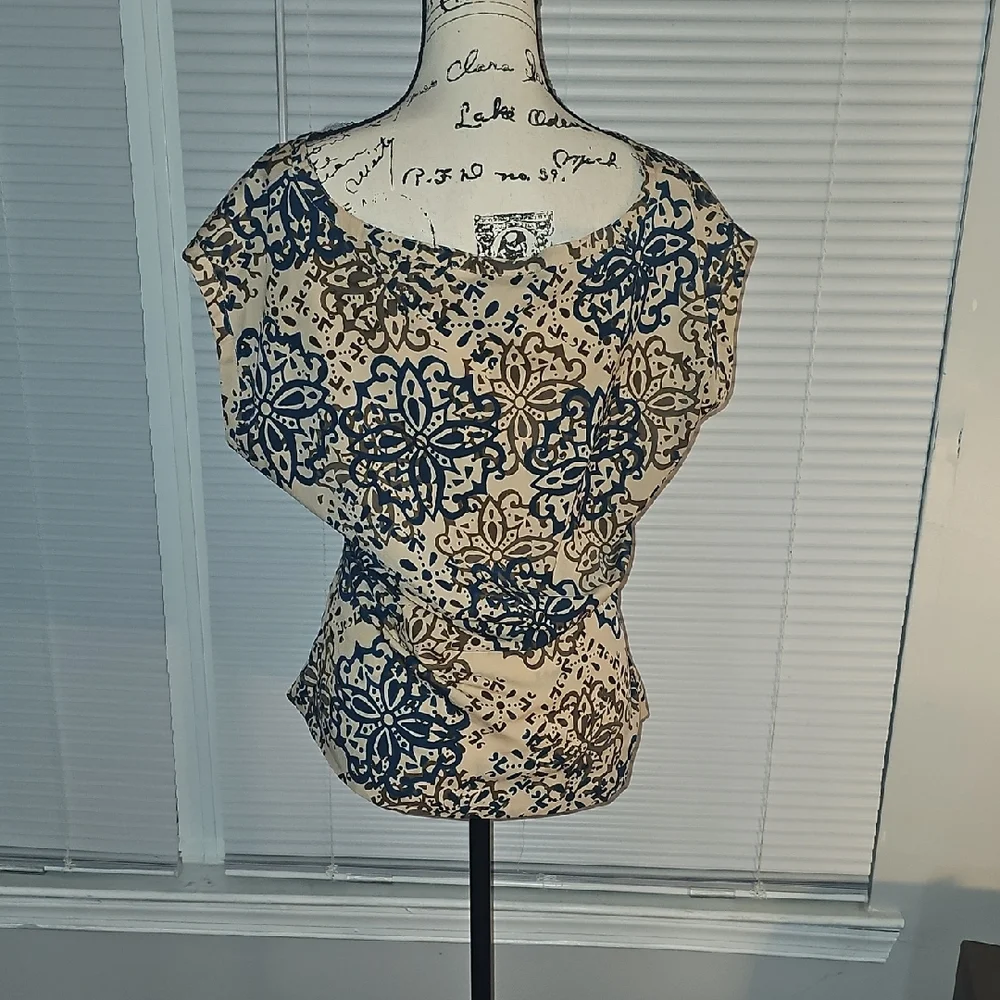 Stylish Women's Top in Brown and Black - Picture 4 of 4